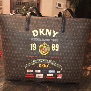 DKNY logo tote!